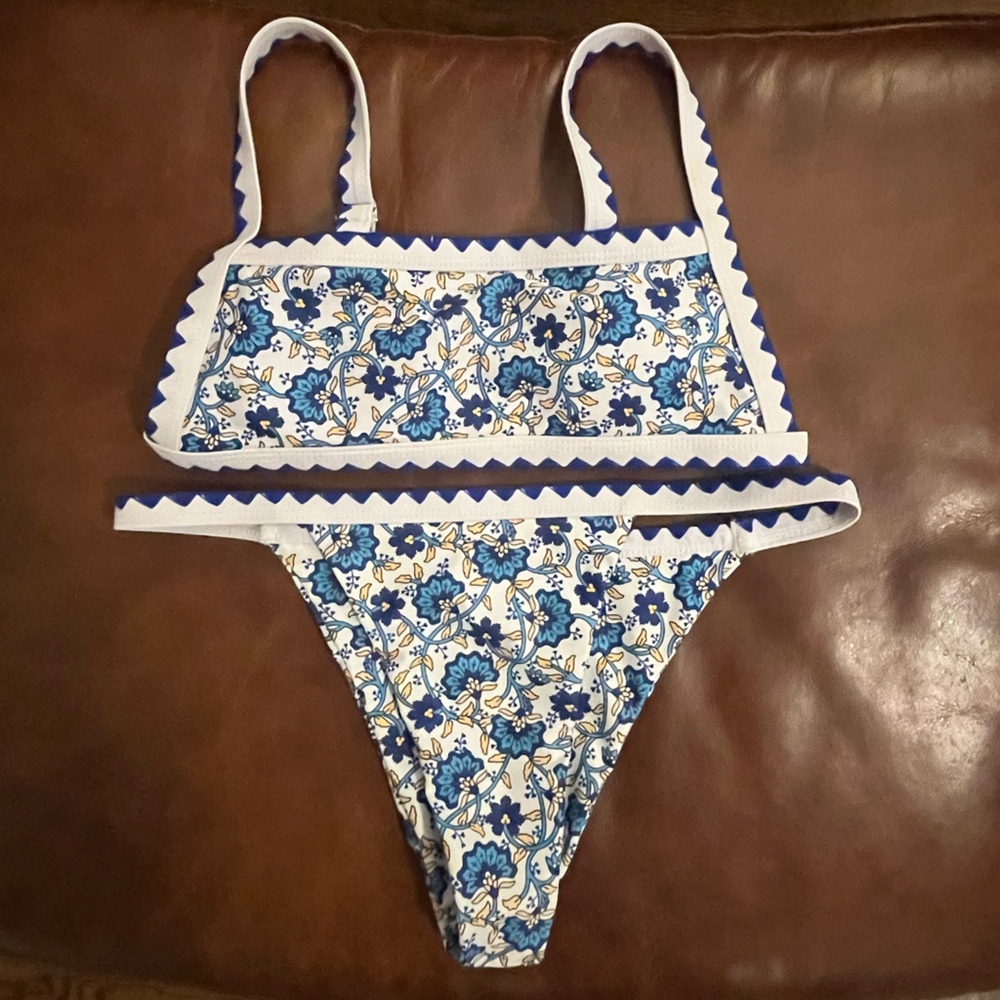 blue pattern bikini! super cute! excellent condition!